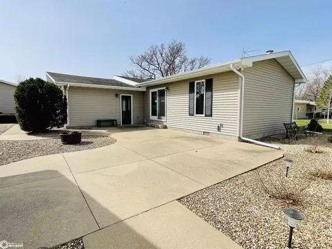 Exterior - 1065 1st St, Gladstone, IL 61437 photo 5 of 12