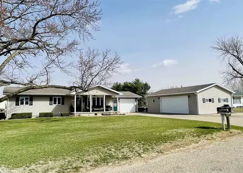 1065 1st St, Gladstone, IL 61437
