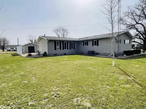 Exterior - 1065 1st St, Gladstone, IL 61437 photo 8 of 12