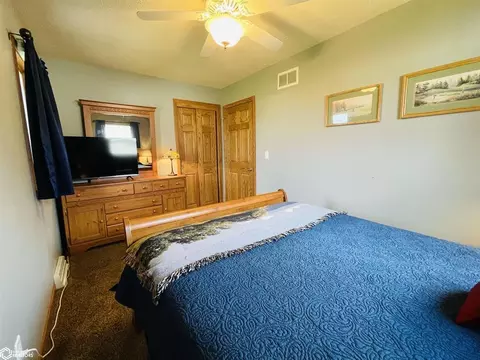 Bedroom - 1065 1st St, Gladstone, IL 61437 photo 7 of 10