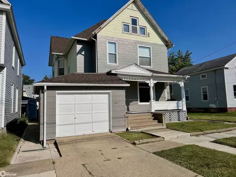 207 S 3rd St, Monmouth, IL 61462