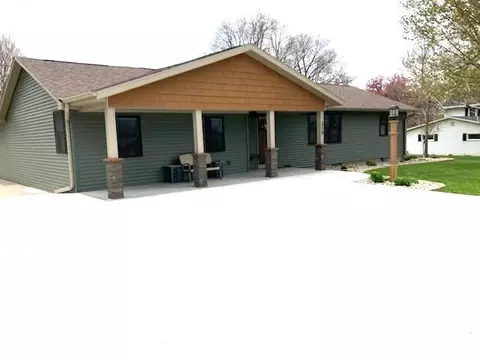 310 SW 4th St, West Bend, IA 50597