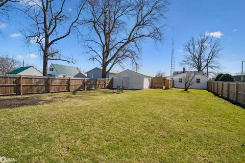 Exterior - 907 E Monroe, Mount Pleasant, IA 52641 photo 4 of 5