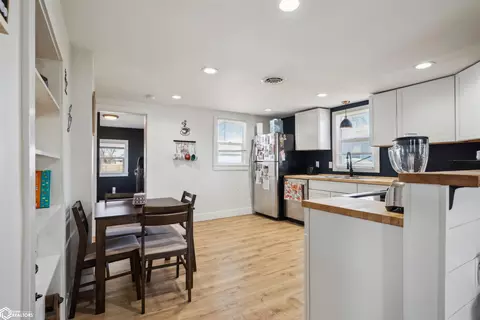 Kitchen - 907 E Monroe, Mount Pleasant, IA 52641 photo 1 of 3