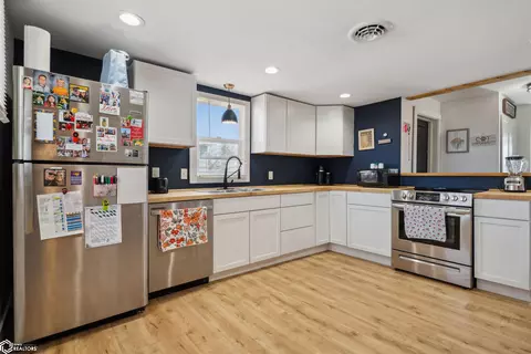 Kitchen - 907 E Monroe, Mount Pleasant, IA 52641 photo 3 of 3