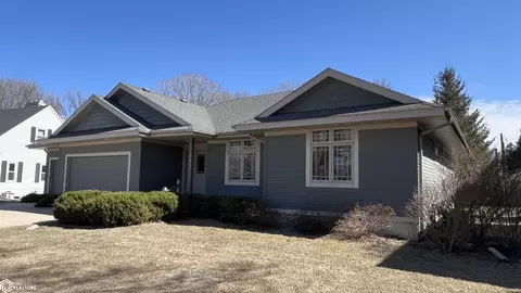 1797 Springview Dr, Mason City, IA 50401