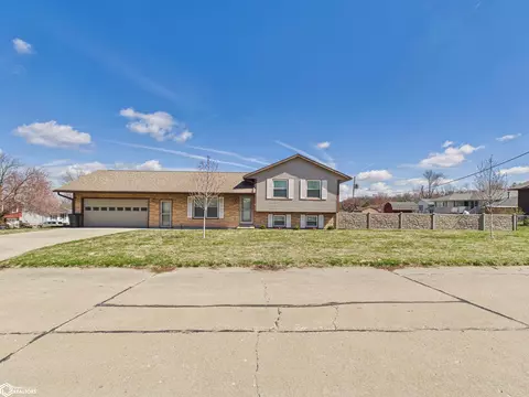 9 Pine Ct, Montrose, IA 52639