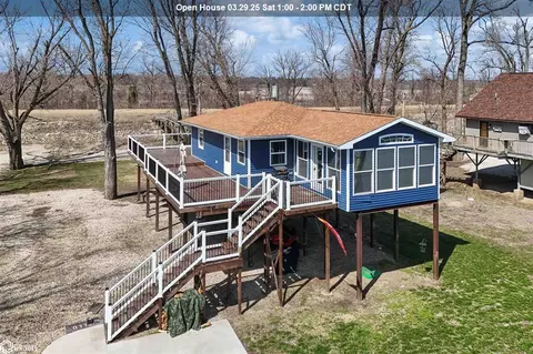 224 Edgewater Beach Rd, Burlington, IA 52601