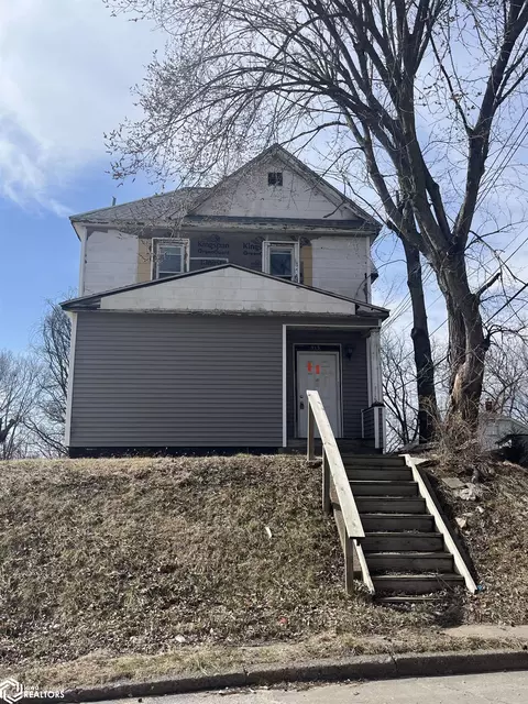 915 Wells St, Burlington, IA 52601