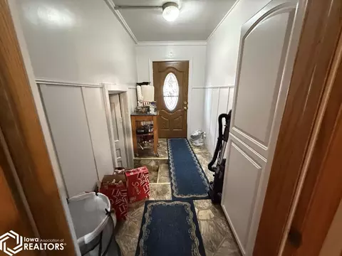 Entry Way - 403 E Maple St, Centerville, IA 52544 photo 3 of 3