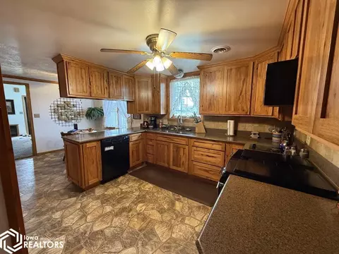 Kitchen - 403 E Maple St, Centerville, IA 52544 photo 3 of 4