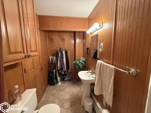 Bath - 403 E Maple St, Centerville, IA 52544 photo 6 of 6