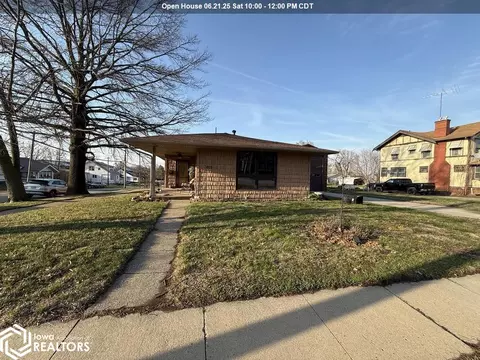 403 E Maple St, Centerville, IA 52544