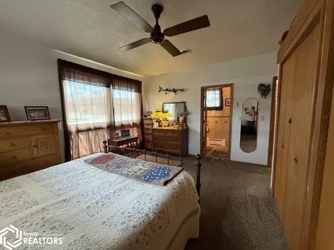 Bedroom - 403 E Maple St, Centerville, IA 52544 photo 2 of 6