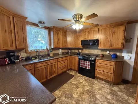 Kitchen - 403 E Maple St, Centerville, IA 52544 photo 4 of 4