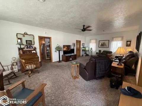 Living - 403 E Maple St, Centerville, IA 52544 photo 2 of 4