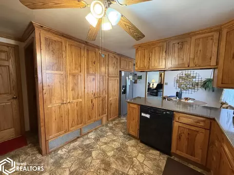Kitchen - 403 E Maple St, Centerville, IA 52544 photo 2 of 4