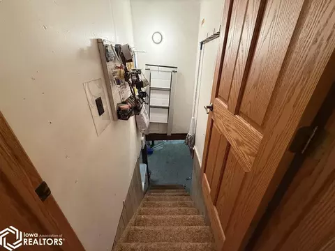 Entry Way - 403 E Maple St, Centerville, IA 52544 photo 2 of 3