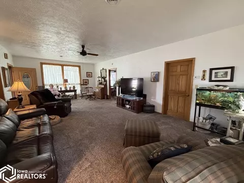 Living - 403 E Maple St, Centerville, IA 52544 photo 3 of 4