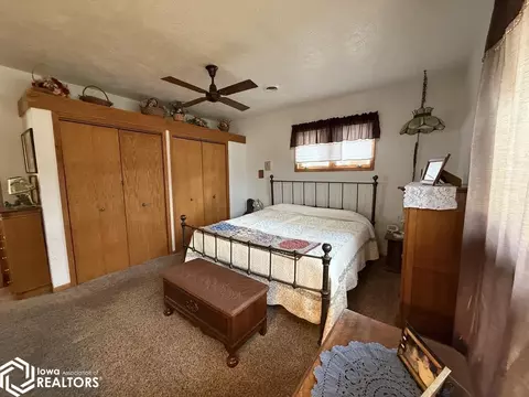Bedroom - 403 E Maple St, Centerville, IA 52544 photo 3 of 6