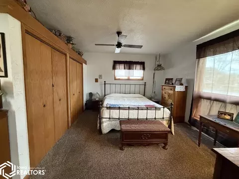 Bedroom - 403 E Maple St, Centerville, IA 52544 photo 4 of 6