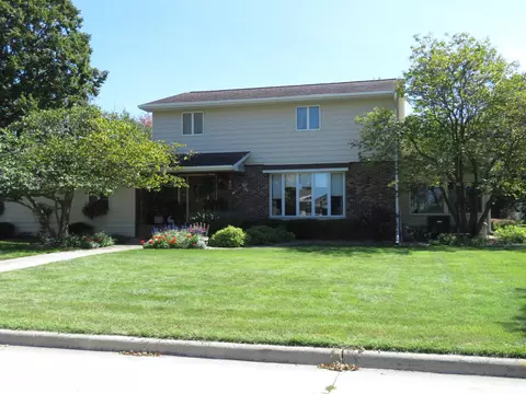 820 Cedar Dr, Clarion, IA 50525