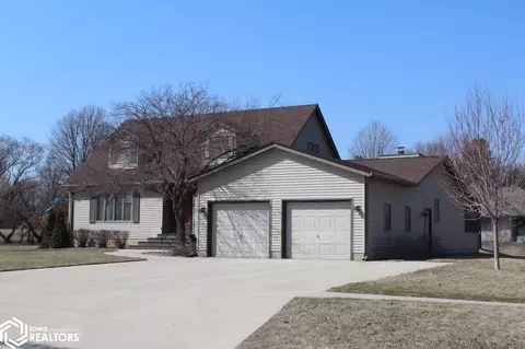 900 Division St, Garner, IA 50438