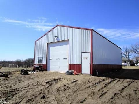 1353 95th St, Hampton, IA 50441 photo 2