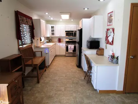 1353 95th St, Hampton, IA 50441 photo 3