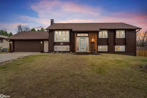 2202 Vermillion Ln, Marshalltown, IA 50158