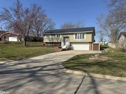 2825 Oak Meadow Dr, Ottumwa, IA 52501