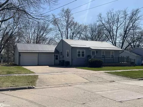 704 W Fillmore Ave, Fairfield, IA 52556