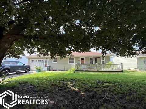 215 Linden Ct, Brooklyn, IA 52211