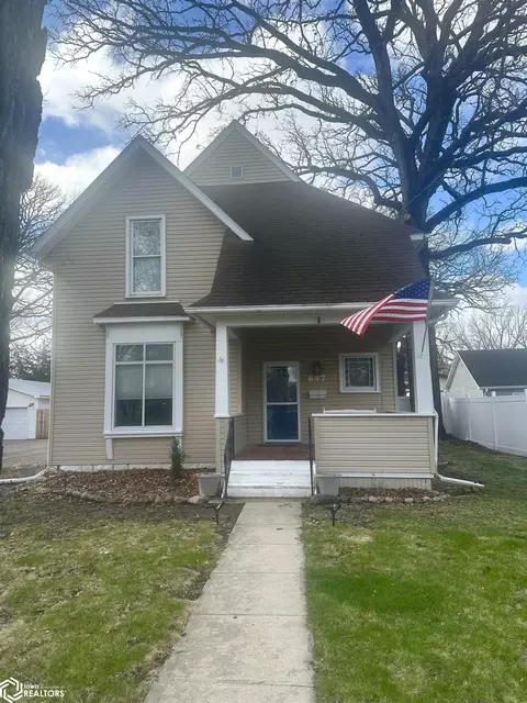 647 E State St, Mason City, IA 50401