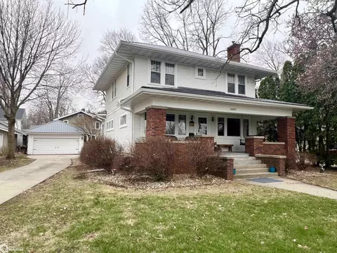 1007 S 5th Ave W, Newton, IA 50208