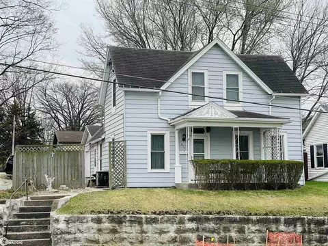 911 Linden St, Burlington, IA 52601