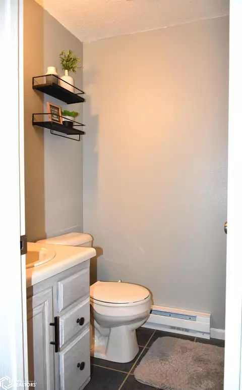 Bath - 13232 524th, Centerville, IA 52544 photo 1 of 2