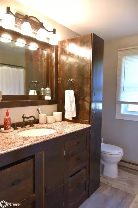 Bath - 13232 524th, Centerville, IA 52544 photo 2 of 2
