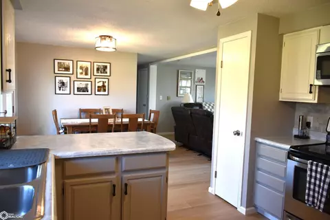 Kitchen - 13232 524th, Centerville, IA 52544 photo 3 of 3