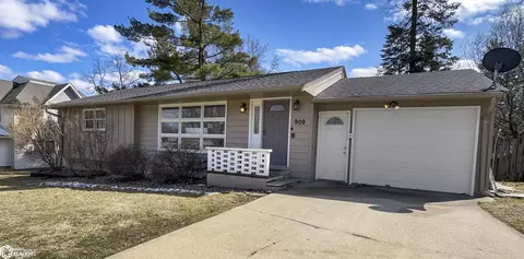 909 3rd Ave SE, Hampton, IA 50441
