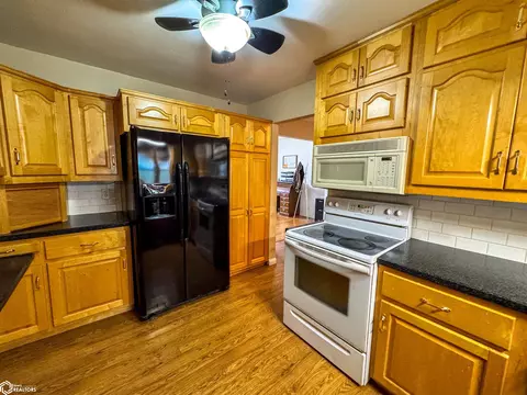 909 3rd Ave SE, Hampton, IA 50441 photo 3
