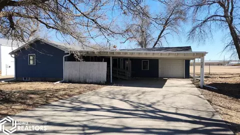 428 N 2nd St, Sheffield, IA 50475