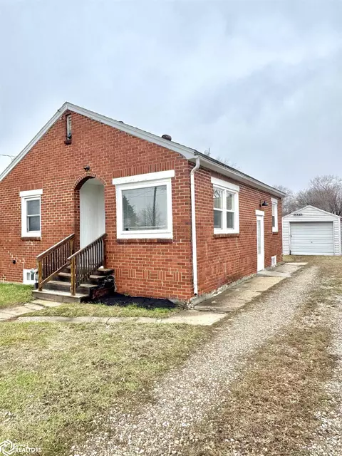 2346 21st St SW, Mason City, IA 50401
