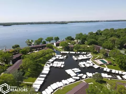2700 N Shore Dr #706, Clear Lake, IA 50428