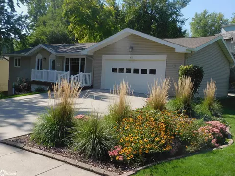 611 Valley Dr, Denison, IA 51442