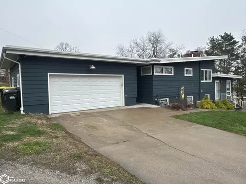 1204 Ashley Dr, Iowa City, IA 52246