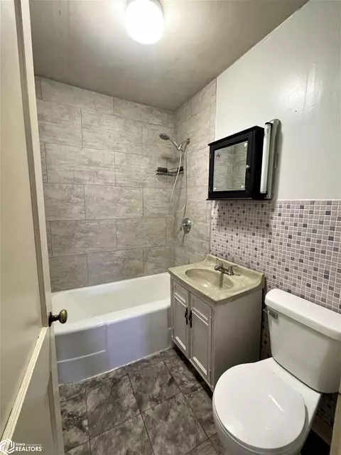 Bath - 406 5th St, Bode, IA 50519 photo 1 of 1