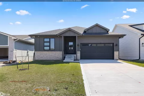 18362 Alpine Dr, Clive, IA 50325