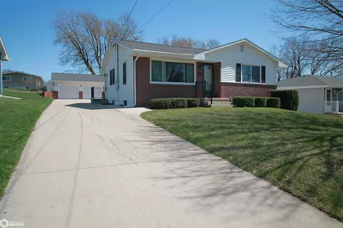 906 S 19th St, Clarinda, IA 51632