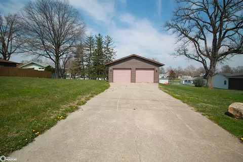 206 E Clark St, Clarinda, IA 51632